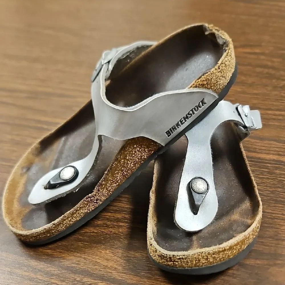 Birkenstock Gizeh Sandals Silver Leather Size 35